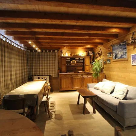 Bobech - Traditionnel Décor Bois, Très Chaleureux Et Convivial. Mae-3379