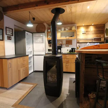Bobech - Traditionnel Décor Bois, Très Chaleureux Et Convivial. Mae-3379 Chalet *