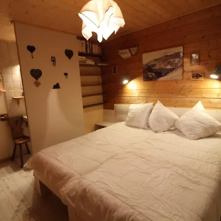 Bobech - Traditionnel Decor Bois, Tres Chaleureux Et Convivial. Mae-3379 木屋